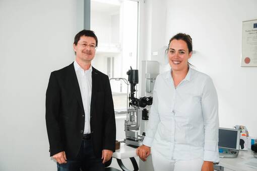 Bild Verwaltungsdirektor Peter Janz und Dr. Juliane Oppermann